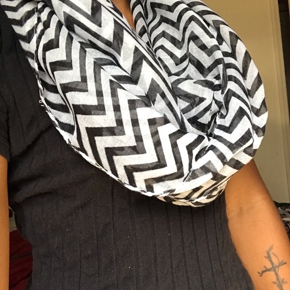 Women’s Infinity Scarf - Picture 1 of 4